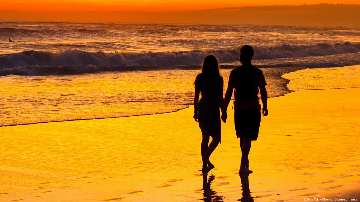 Indonesia seeks to allay fears over premarital sex ban – DW – 12/12/2022